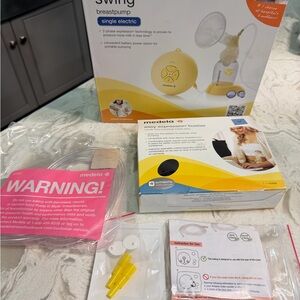 Medela Black Zippered Garment